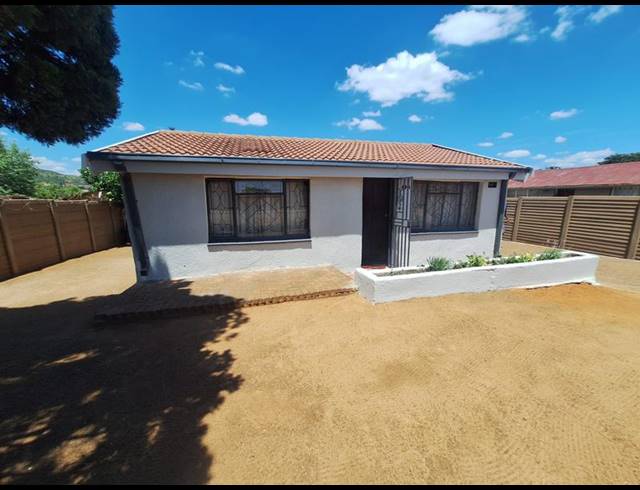 2 BEDROOM HOUSE FOR SALE IN MABOPANE UNIT B